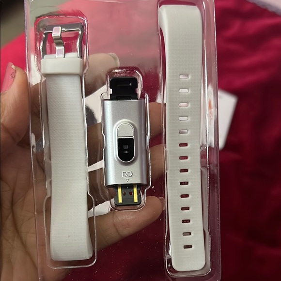 Black Smartwatch with Sleek Design and Breathable Band - Picture 3 of 3